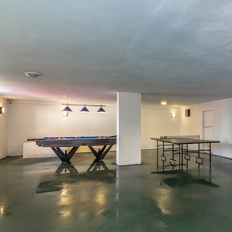 Feel the excitement during games of pool and table tennis