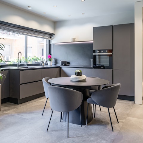 Savour freshly cooked pasta at the dining table