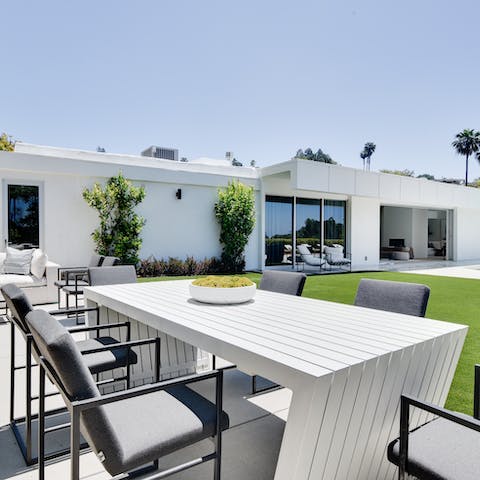 Enjoy lively dinners alfresco around the modern dining table