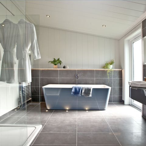 Go for a long soak in the swanky pedestal bathtub