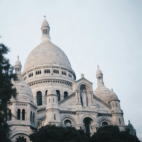 Take a scenic stroll to the iconic Sacré-Cœur up on its hill