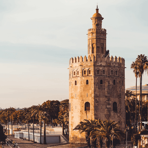 Visit the 13th century Torre del Oro, 1.3 kilometres away