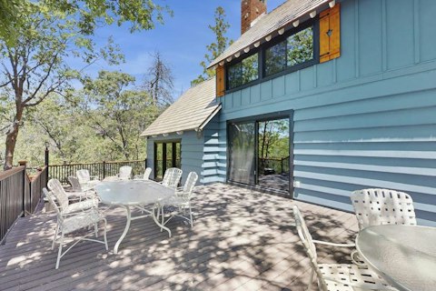 Dine alfresco among the treetops on warm mountain evenings