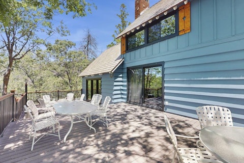 Dine alfresco among the treetops on warm mountain evenings