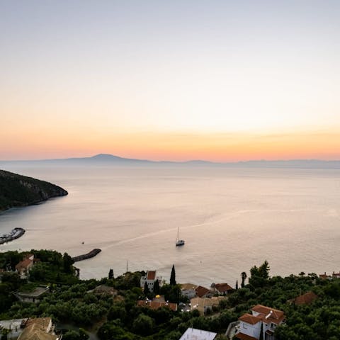 Stay five minutes away from the pebble beach of Kitries, sitting in a pretty fishing village