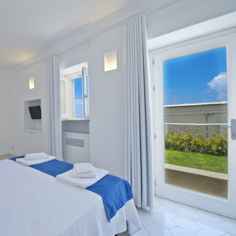 Access some part of the outdoor space from each of the bedrooms