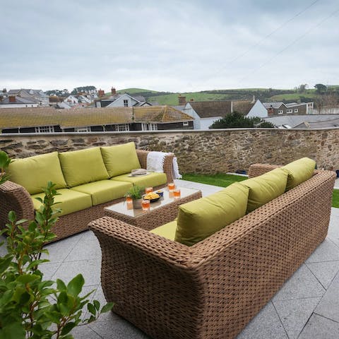 Make this the meeting point for pre-dinner sundowners