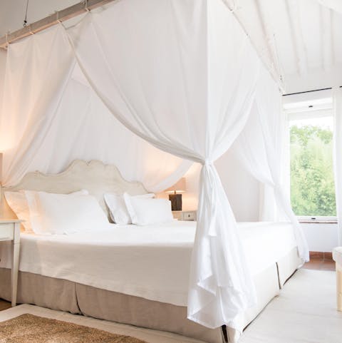Romantic bedrooms make for deep night's rest