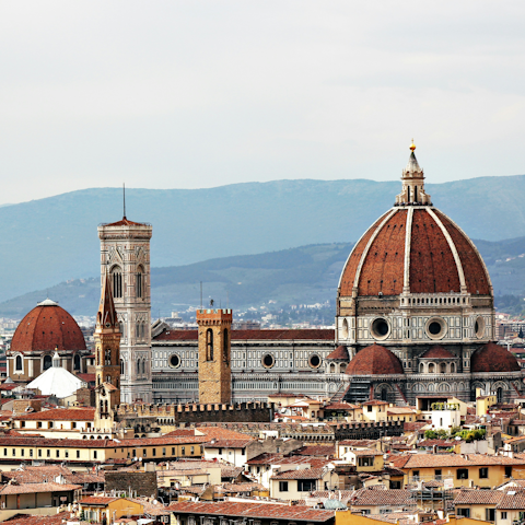 Discover the incredible architecture of Florence, under an hour's drive away