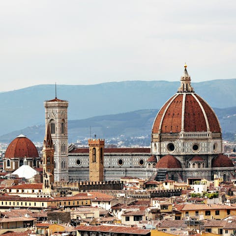 Discover the incredible architecture of Florence, under an hour's drive away