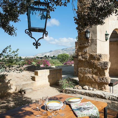 Gather around the alfresco dining set to tuck into a local Sicilian pizza takeaway on sunny evenings