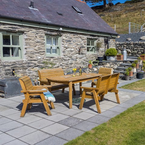 Dine alfresco on smoky dishes straight from the barbecue