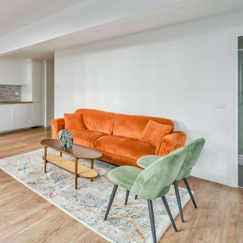 Curl up on the sofa for pre-dinner aperitifs