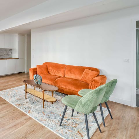 Curl up on the sofa for pre-dinner aperitifs