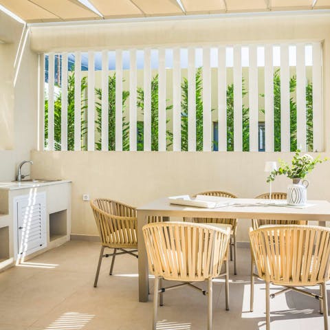 Dine on freshly caught fish and feta thanks to the outdoor kitchen