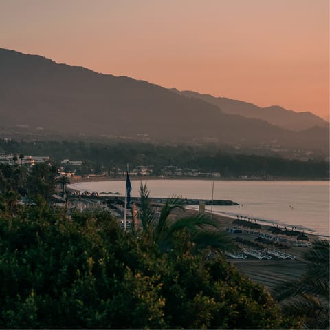 Explore all that chic Marbella has to offer – it's 4 kilometres from this home