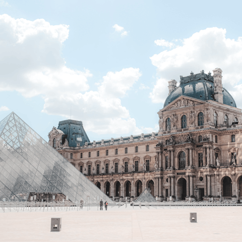 Stay in this great address with the Louvre a short stroll away
