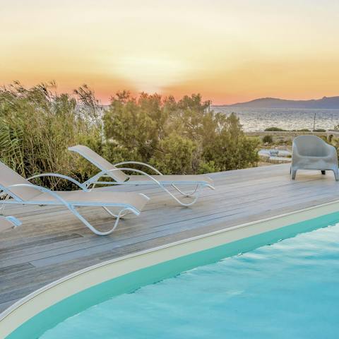 Sip on sundowners before a night of dancing