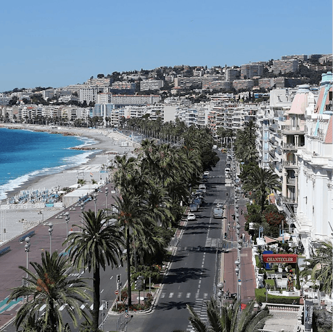 Reach the Promenade Des Anglais in just 10 minutes walk