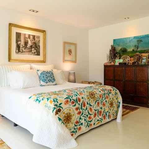 Sleep well in the elegant, art-filled main bedroom