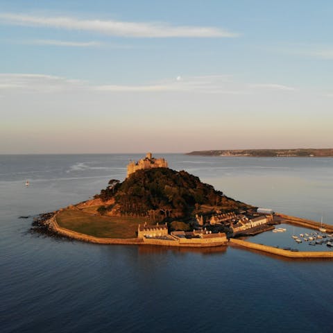 Explore Cornwalls iconic sights – St Michael’s Mount is a short drive away