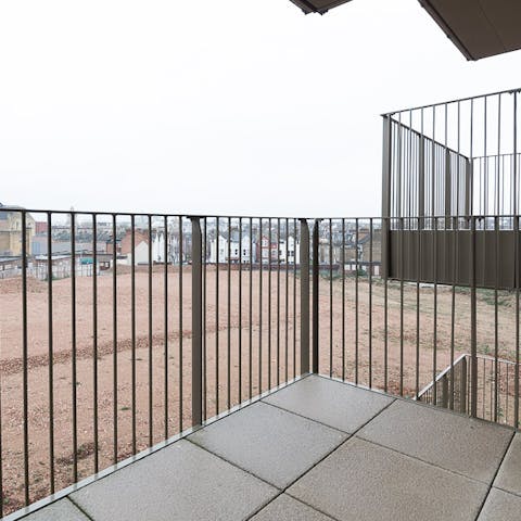 The large balcony with Enviable city views