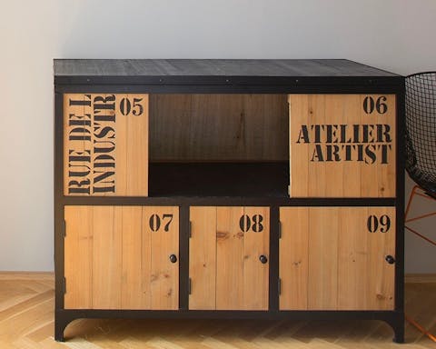 This scrapwood-style chest of drawers