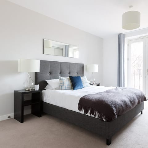 the simply stylish bedroom