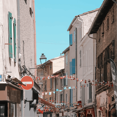 Wander down into Saint-Rémy-de-Provence in around twenty minutes