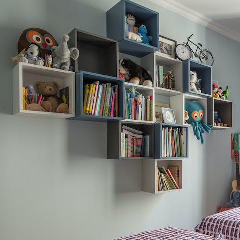 Family-ready with toys and and reading material
