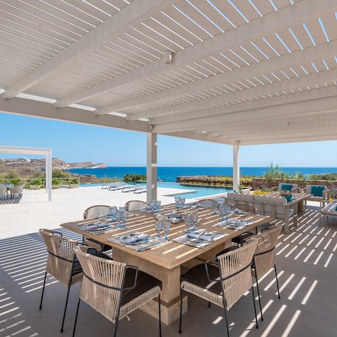 Dine alfresco under the shade of the pergola