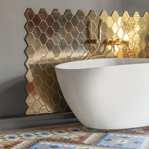 Beautiful free-standing bathtubs