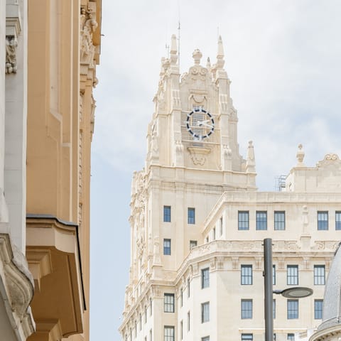 The position right on Grand Vía