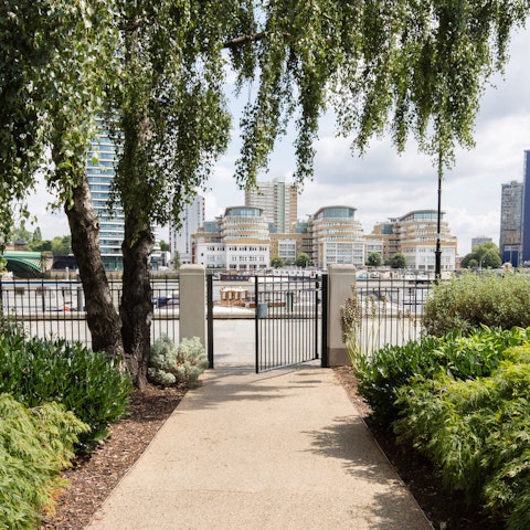 Access to a communal garden by the river