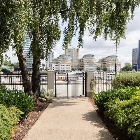 Access to a communal garden by the river