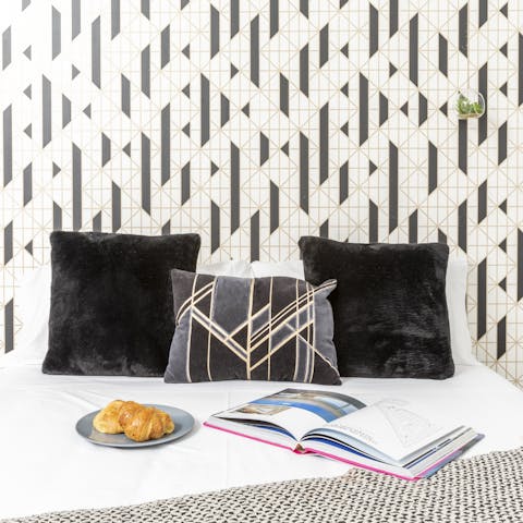 Wallpaper with geometric prints