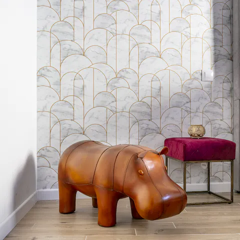 The leather hippo seatee