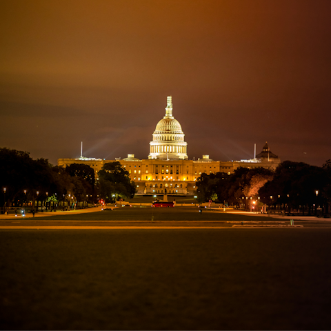 Explore the historical sites and landmarks of nation's capital, just an hour away