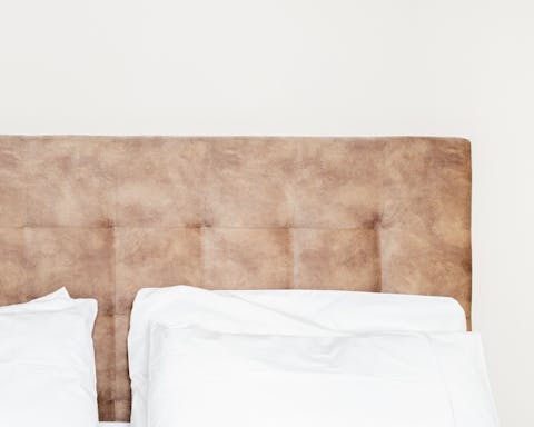 This stylish velvet-like headboard