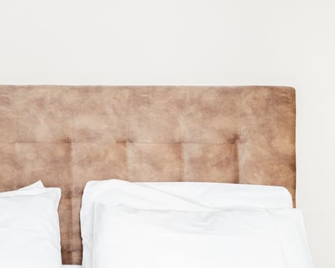 This stylish velvet-like headboard