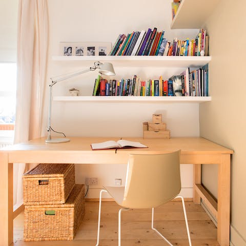 smart desk space