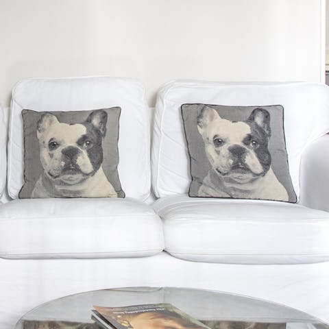 Make friends with the British bulldog