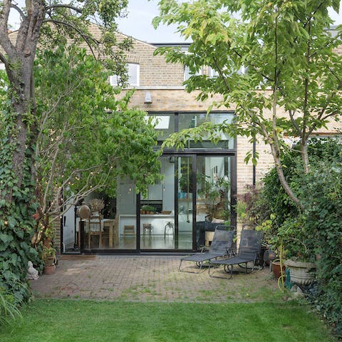 The leafy private garden