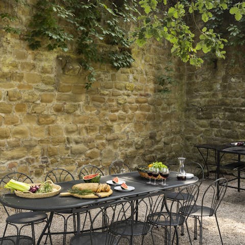 Enjoy long alfresco dinners as the sun goes down