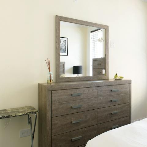 The little vanity station