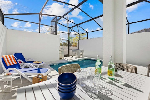 Cool off in the pool beneath open Florida skies
