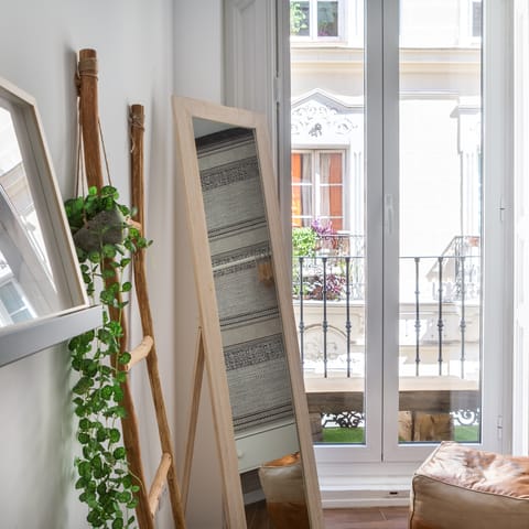 The natural light in the bedroom