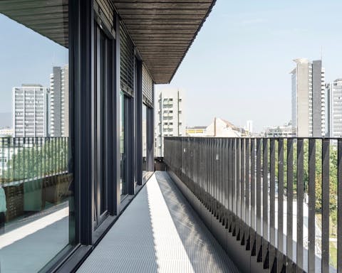 This narrow balcony