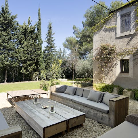 Enjoy in an aperitif in the outdoor lounge