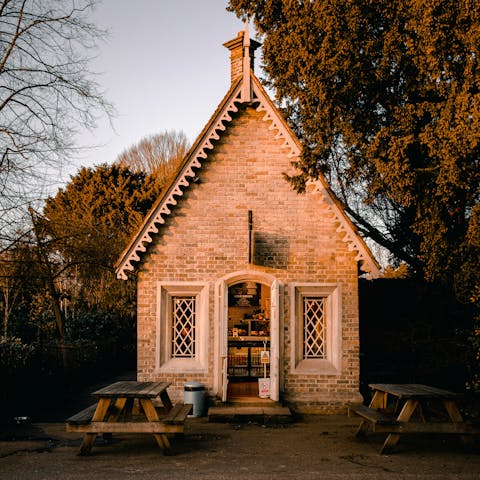 Take an early morning stroll through nearby Regent's Park